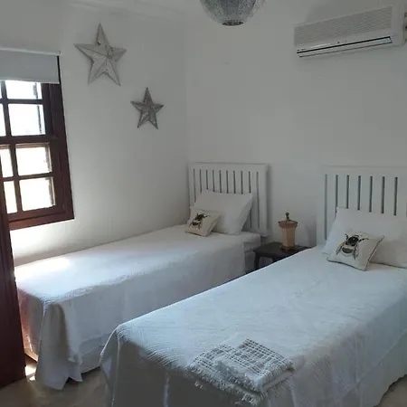 בית נופש 3-bed Sleeps 5 Annie's Hse Ortaca